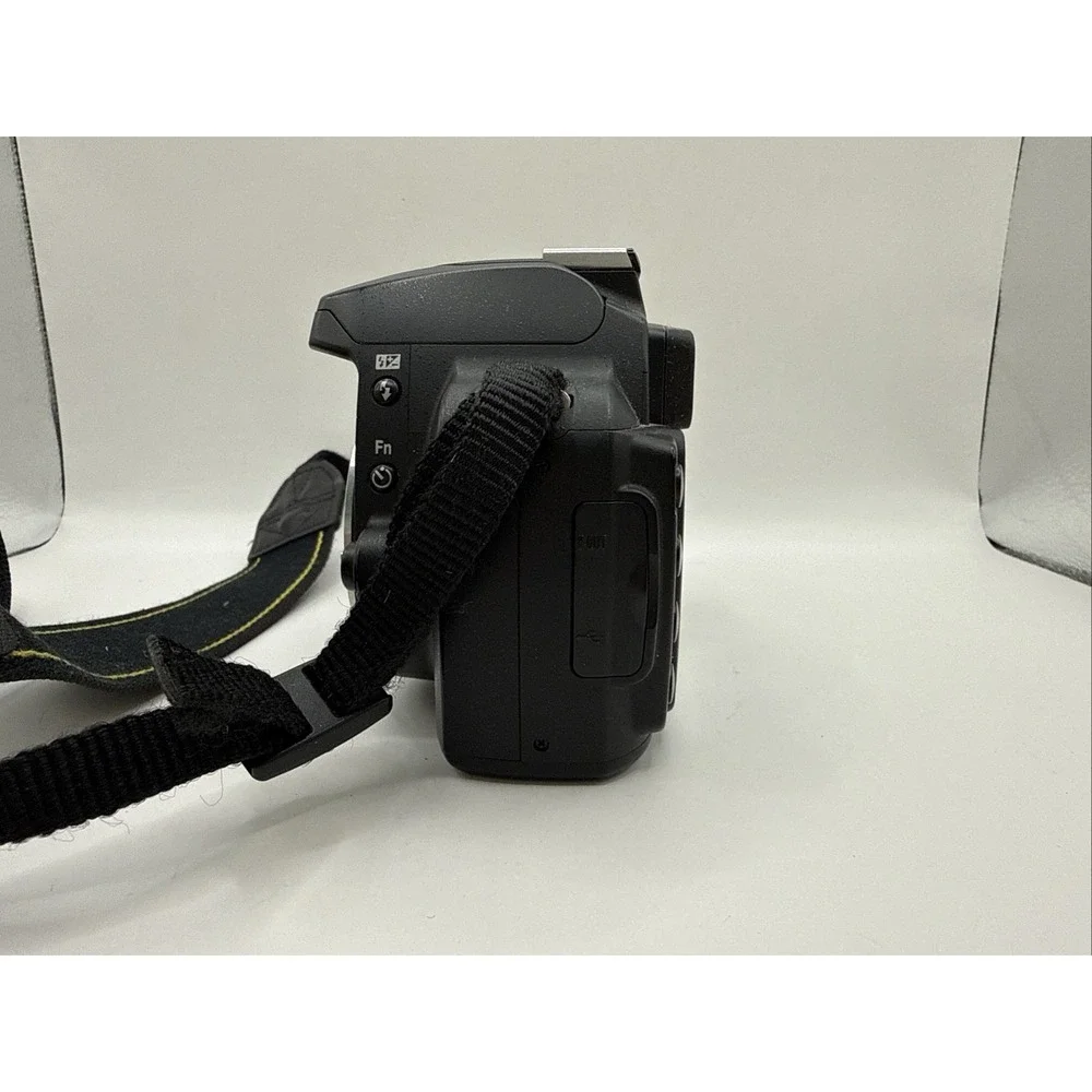 Nikon D D40 6.1 MP Digital SLR Camera ( body only ) UNTESTED